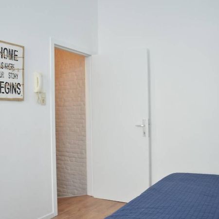 Апартаменты Awesome Studio In Marolles Брюссель Экстерьер фото