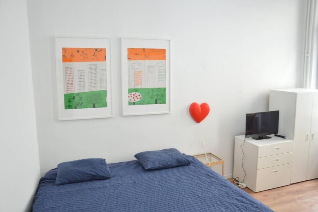 Апартаменты Awesome Studio In Marolles Брюссель Экстерьер фото