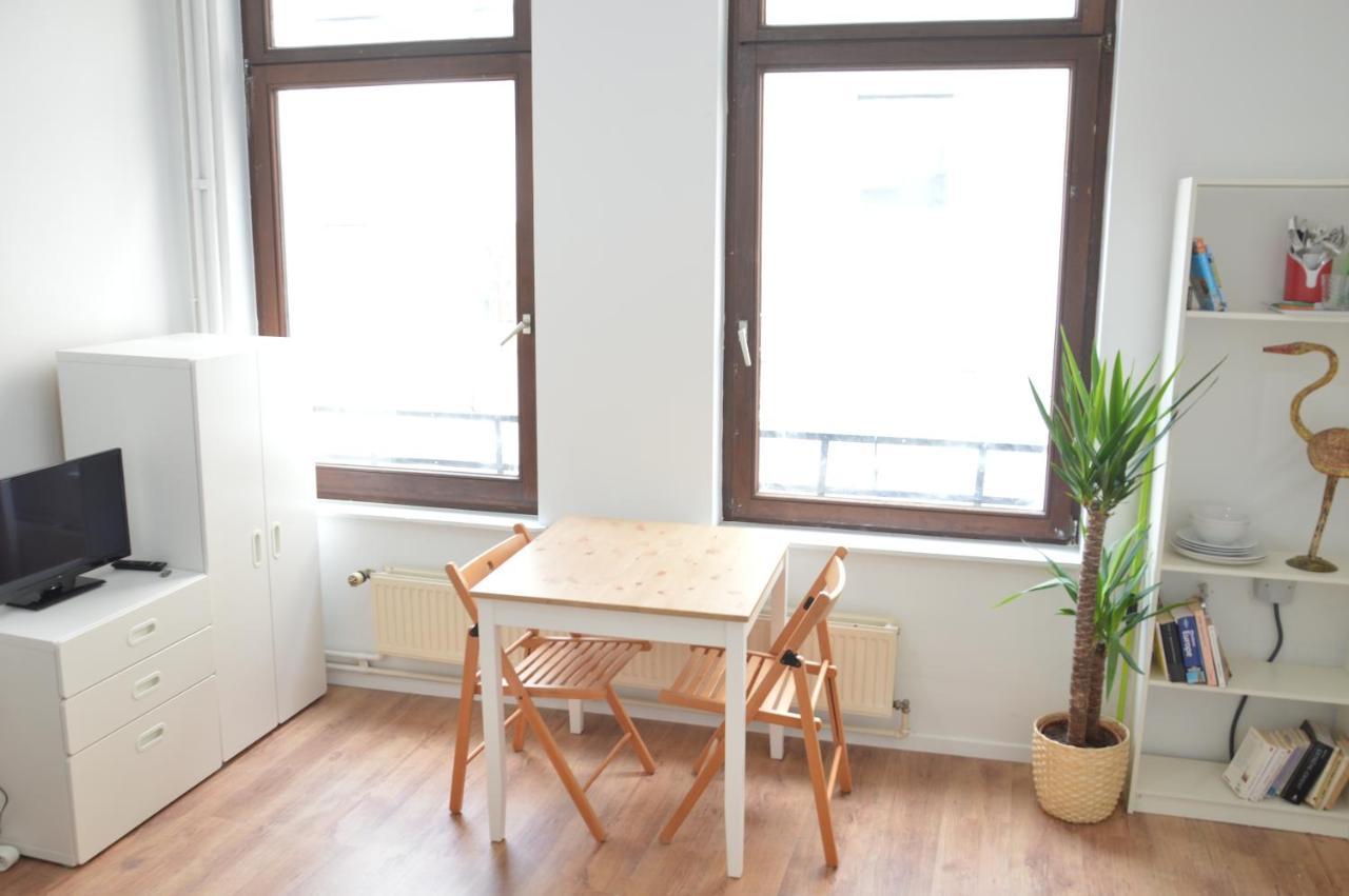 Апартаменты Awesome Studio In Marolles Брюссель Экстерьер фото