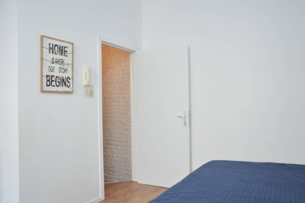 Апартаменты Awesome Studio In Marolles Брюссель Экстерьер фото
